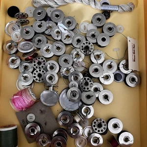 55 Vintage Nähmaschinenspulen verschiedene Größen für verschiedene Maschinen - Bild 1 von 3