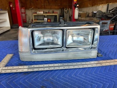 1984-1989 Volvo 740 760 Right Passenger Front Headlight & Bezel Trim OEM #1707EM - Image 1 of 4