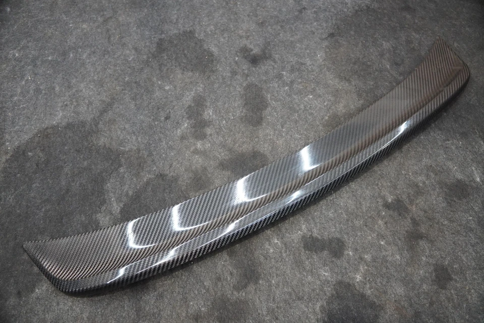 Panel alerón puerta levadiza maletero trasero fibra carbono 68240524AA Alfa Romeo 4C 2015-18 Foto 1 de 4