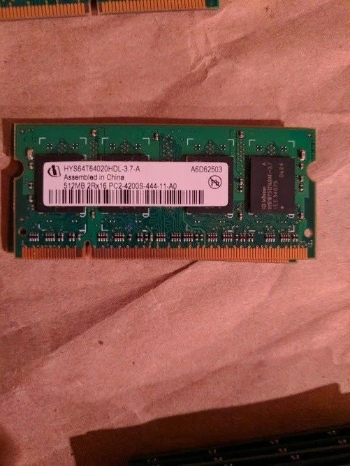 Infineon 512MB 2RX16 PC2-4200S-444-11-A0 HYS64T64020HDL-3.7-A - Image 1 of 1