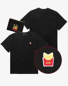T-Shirt BTS X MCDONALDS Logo S/S (taglia XL) Pochette Ufficiale MD Tracking Regalo Gratuito - Foto 1 di 9