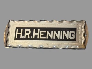 Vintage Scalloped Glass Advertising Sign Reverse Painted Door Plaque Henning - Foto 1 di 5