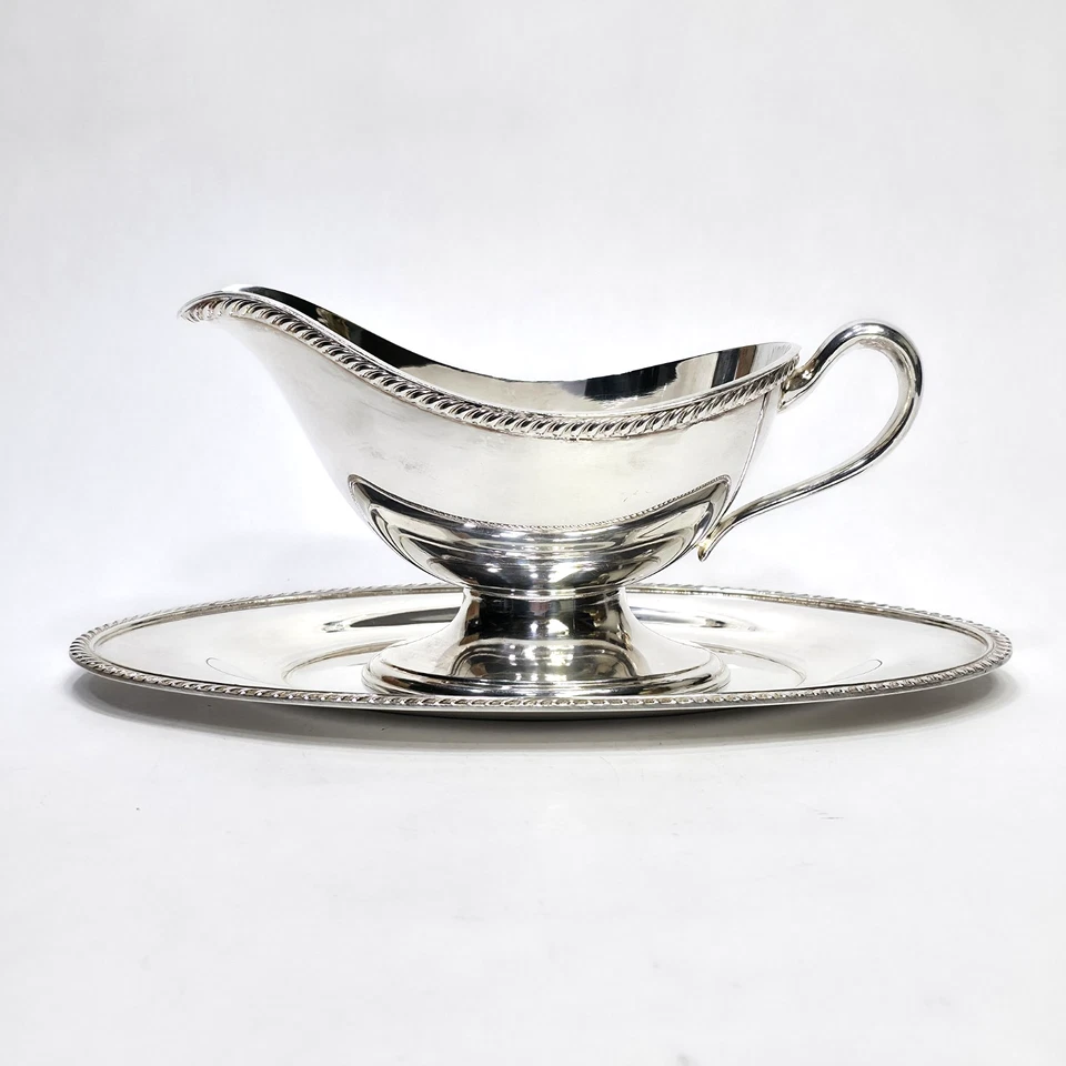 Vtg Fiesta Oneida Ltd 2pc Silver Plate Gravy Boat And Under Plate Dish Tray - Image 1 of 4