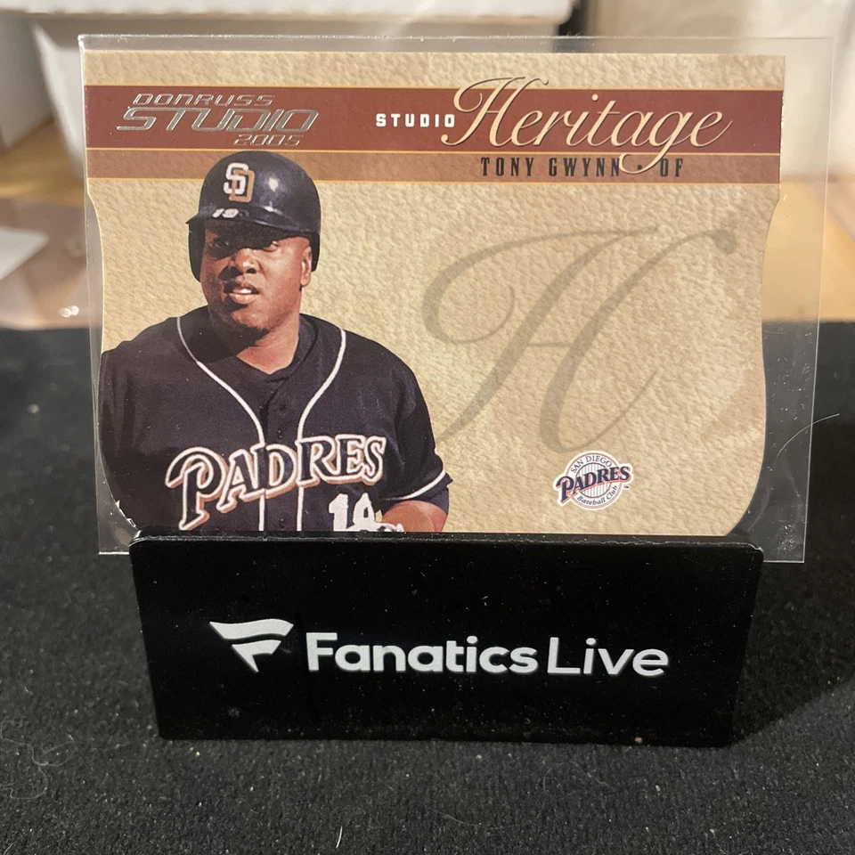 2005 Donruss Studio Heritage Die-Cut Tony Gwynn  /200 San Diego Padres - Image 1 of 2