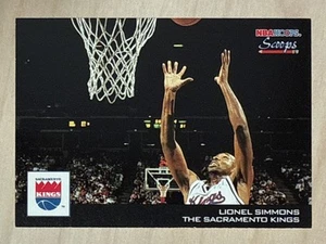 LIONEL SIMMONS - 1993-94 Hoops SCOOPS #HS23 - SACRAMENTO KINGS - Picture 1 of 2