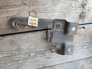 377760 NOS 1977 - 1980 Chevy / GMC Truck Hood Latch Catch - Bild 1 von 2