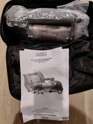 VIAIR 400P-40043 便携式压缩机套件 12V 轮胎泵、卡车/SUV 轮胎充气器 — 第 1/3 张图片