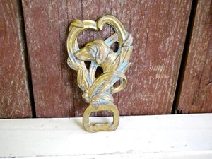 Antico apribottiglie ottone Art Nouveau cane Art Nouveau Breweriana ornato barware - Foto 1 di 6