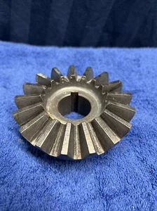 H86912 Gear Box Loading 17 Teeth OEM John Deere 4400 4420 6600 6620 6622      A7 - Picture 1 of 8