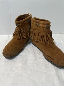Minnetonka Women’s Size 8 Tan/Brown Suede Fringe Back Zip Ankle Boots Boho/Hippi - Picture 1 of 8