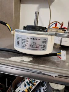 NEW Hitachi Air Conditioning Fan Motor 30W RRMB14129 RD-280-30-8K-1 RD-280-30-8K - Bild 1 von 4