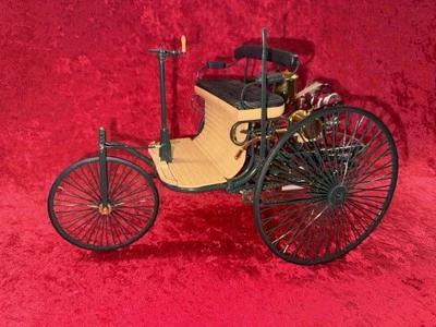 Franklin Mint Collectible 1886 Mercedes Benz Patent Motorwagen 1:8 Model w/Belt! - Image 1 of 4