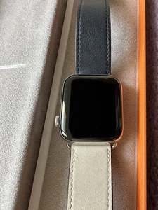 Apple Watch Hermès Series 4 Cellular 44mm Ébène Barenia Single Tour - Gut in OVP - Bild 1 von 10