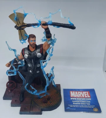 Diamond Select Gallery Avengers: Infinity War Thor PVC Diorama Foto 1 de 4