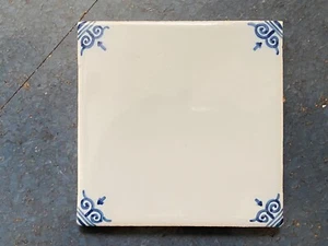 KOSTENLOSER VERSAND einzigartig 1 kleine weiße FLIESE MAKKUM Tichelaar Delft Holland - Bild 1 von 4