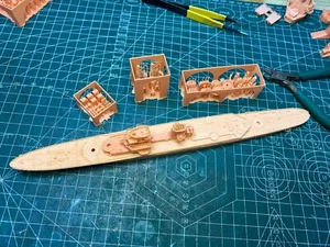 1/700 French De Grasse Cruiser(full Hull/waterline) - Picture 1 of 9
