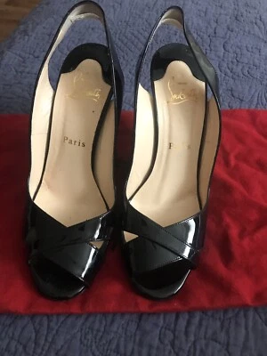 Cuñas Christian Louboutin charol negro. Talla 7,5. Excelente estado. Foto 1 de 4