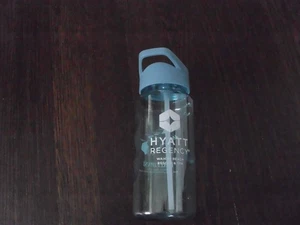 New Reusable Hyatt Regency Waikiki Hawai’i Blue Turquoise BPA Free Water Bottle - Picture 1 of 2
