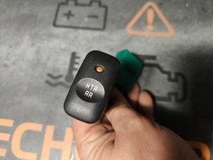 Botón climatizador trasero “HTR RR” – Kia Carnival/Sedona (2002‑2006) - Imagen 1 de 5