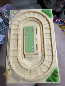 Sylvanian Families Schule Kindergarten niedlicher Zug Poppo Track auf Sockel 8" x 5" - Bild 1 von 10