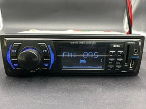 Boss 612UA MP3/Flashkarte/Digital Media Receiver (keine CD)/USB Empfänger für Armaturenbrett - Bild 1 von 4