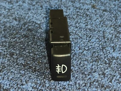 ПЕРЕКЛЮЧАТЕЛЬ ЗАДНИХ ПРОТИВОТУМАННЫХ ФАР MGF MK2 / MG TF YUG102740 - Изображение 1 из 3