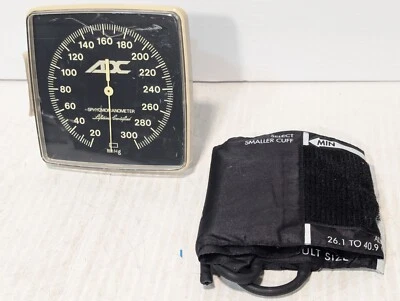 ADC CE0297 血压计带成人袖口、泵和壁挂式 — 第 1/3 张图片