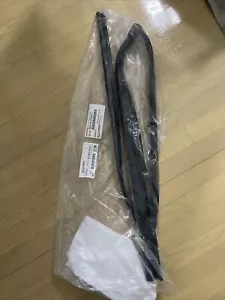 OEM 2019 2020 TOYOTA RAV4 RIGHT REAR DOOR GLASS RUN CHANNEL 68142-0R051 - Picture 1 of 2