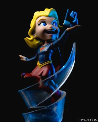 Supergirl Q-Fig caja dañada Foto 1 de 3