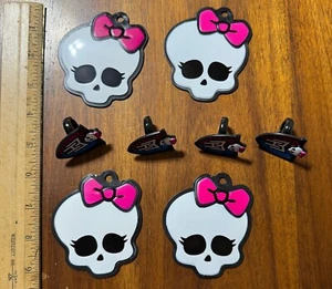 2012 Monster High lot cupcake cake toppers rings plastic badges skull with bow - Picture 1 of 4
