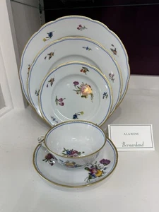 Bernardaud. A La Reine. One Five Piece Place Setting. New. - Picture 1 of 3