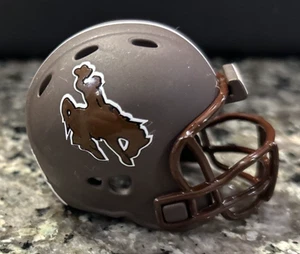 Wyoming Cowboys Custom Mini Helm Riddell 2" Pocket Pro Brown Revolution - Bild 1 von 7