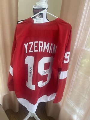 STEVE YZERMAN SIGNED DETROIT RED WINGS JERSEY JSA COA ALSO HAS SHANAHAN DRAPER - Image 1 of 4