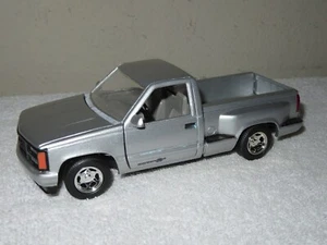 1992 GMC SIERRA PICKUP STEPSIDE SILVER 1:24 MOTOR MAX OPENING HOOD DOORS TAIL - Picture 1 of 11