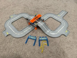 Preowned Hot Wheels World Super Highway 16 Track Playset City Orange Pay Toll T5 - Picture 1 of 4