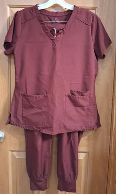 Medcouture скраб набор бордовый короткие рукава размер M талии манжеты ноги размер S - Изображение 1 из 4