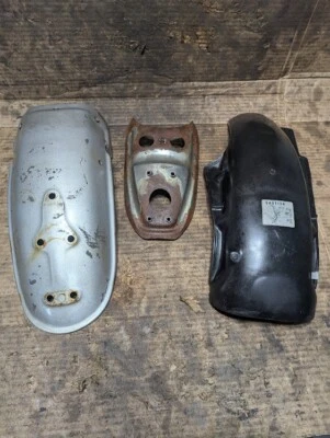 Honda XL250 XL250 1972 guardabarros trasero pintura sobreviviente más guardabarros interiores Foto 1 de 4