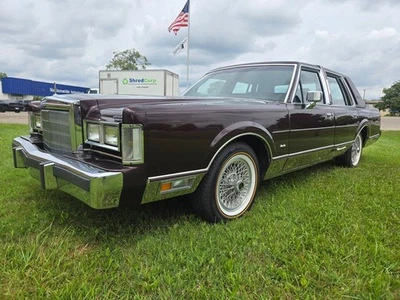 1988 Lincoln Town Car  - Image 1 of 4