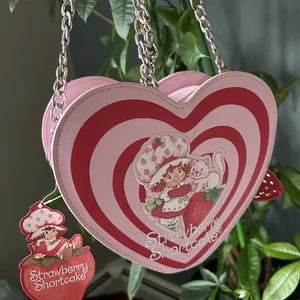 Strawberry Shortcake Cat Heart-Shaped Bag with strawberry bag charm NEW - Picture 1 of 8
