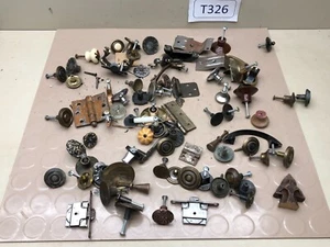 Lotto di manopole cassetto armadio misto serrature cerniere restauro hardware vintage - Foto 1 di 10