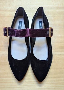Burgundy DKNY Velvet Mary Jane Flats great condition Size 9/EU40 - Foto 1 di 6