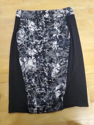 Saia lápis reta elástica Bebe feminina tamanho 6 preta  - Imagem 1 de 4