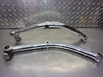 675 A SUZUKI INTRUDER VS 800 VS800 2001 OEM TRASERO R&L GUARDABARROS PUNTAL (DOS) Foto 1 de 4