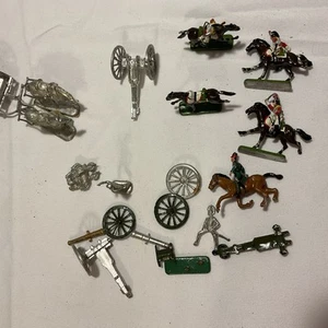 Miniatur Metall Pferde, Männer, Räder usw. - Bild 1 von 5