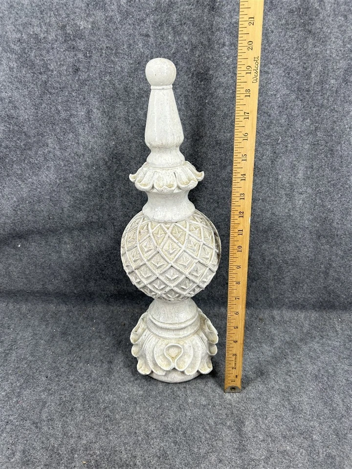 remate de madera antiguo alto grande 20 pulgadas. elegante pintura blanca antigua original años 1800  Foto 1 de 4