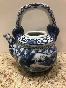 small Chinese Blue and White Porcelain decorative Teapot - no lid - Picture 1 of 7