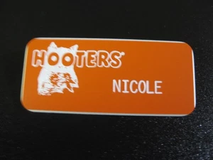 NICOLE * Hooters Uniform Kellnerin NAMENSSCHILD ETIKETT! - Bild 1 von 2