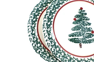 Furio Christmas Tree SALAD PLATE Set of 2 Green Sponge Rim Italy - Picture 1 of 13