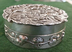 Caja de popurrí de plata decorada con fucsia por William Comyns & Son 1909 86 gramos - Imagen 1 de 6