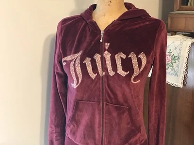 Винтажная толстовка с капюшоном Y2K Juicy Couture бордовая велюровая украшенная драгоценными камнями большая - Изображение 1 из 4